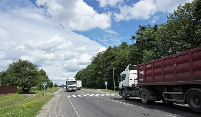 Із чого роблять волинські дороги (фото)