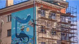 У Маріуполі окупанти знищили мурал з казковим персонажем (фото)