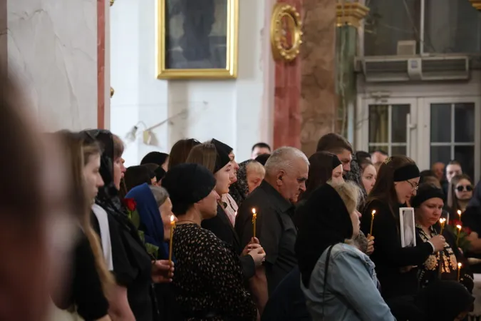 У Луцьку попрощалися із загиблими захисниками Олександром Махновцем та Валерієм Максимчуком (фото)