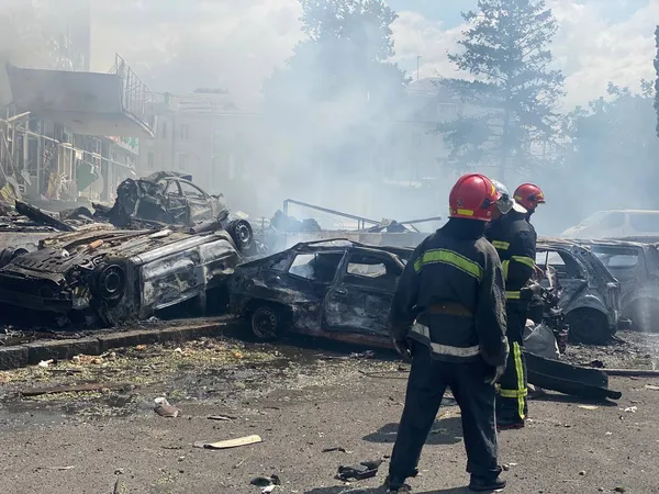 Удар по Вінниці: 12 загиблих і 25 поранених, горять 50 автомобілів (фото, відео)