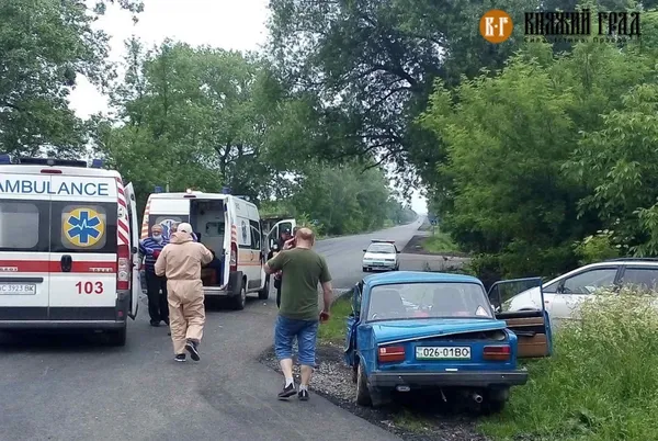На Волині «фольксваген» влетів у «жигулі»: пасажир іномарки – в комі (фото)