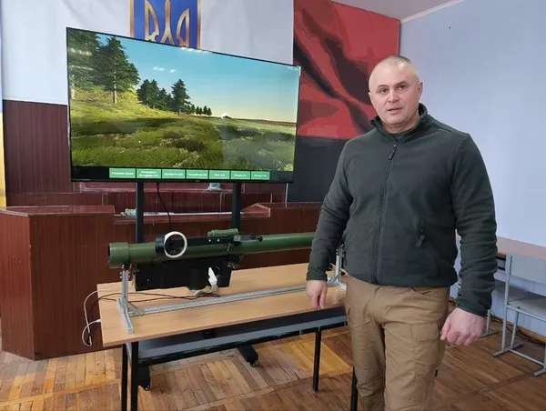 У Луцьку тероборонівці з «сотки» вчать володіти зброєю (фото, відео)
