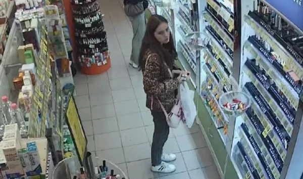 Вкрала косметику: в Луцькому районі розшукують зловмисницю (фото)