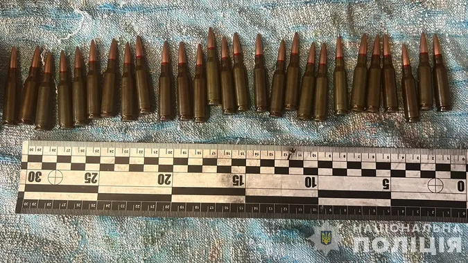 На Волині 52-річний чоловік зберігав вдома гранати та набої (фото)