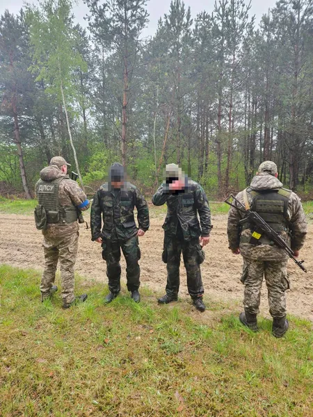 Прикордонники затримали волинян, які вплав через річку поверталися в Україну (фото)