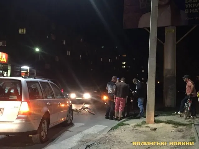 У Луцьку на перехресті зіткнулися іномарка та велосипедист (фото)