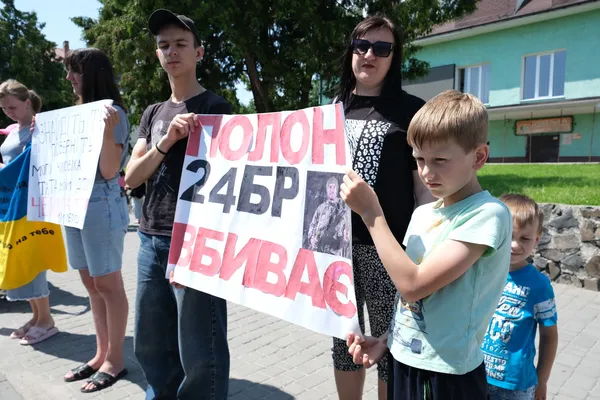 У місті на Волині відбувся автопробіг на підтримку військовополонених і зниклих безвісти (фото)