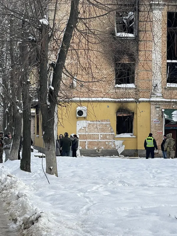У Гостомелі вандали зрізали зі стіни графіті Бенксі (фото)