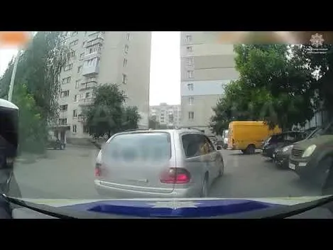 У Луцьку п'яний на «мерсі» серед білого дня «вишивав» по ЛПЗ (відео)
