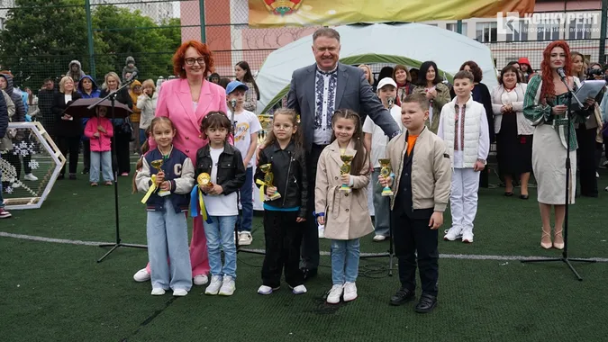 Останній дзвоник у Луцькому ліцеї №9: як це було (фото)