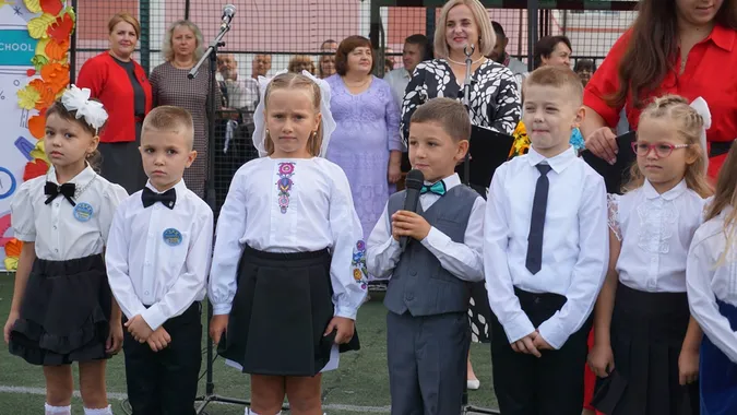 Як відзначили перший дзвоник у Луцькому ліцеї №9 (фото)