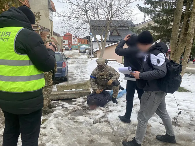 На Волині затримали львів’янина за торгівлю зброєю (фото)