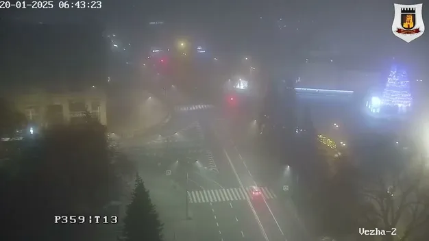 Луцьк огорнув густий туман – водіїв і пішоходів закликають бути обережними (відео)