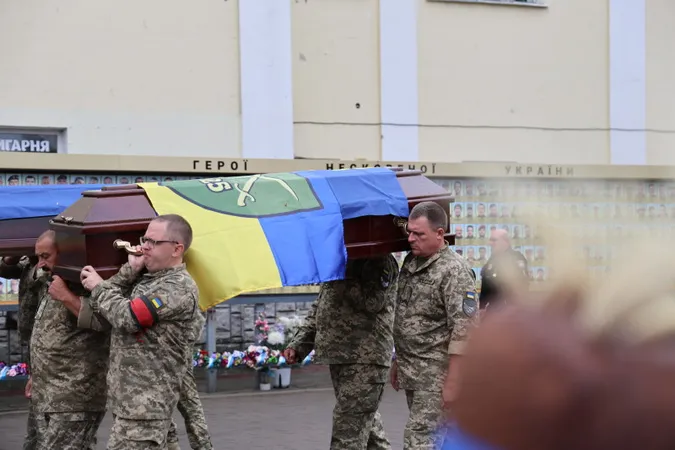 Небо плакало: у Луцьку відбулося прощання з трьома Героями Євгенієм Садовським, Олегом Чернюком та Олександром Смалюхом