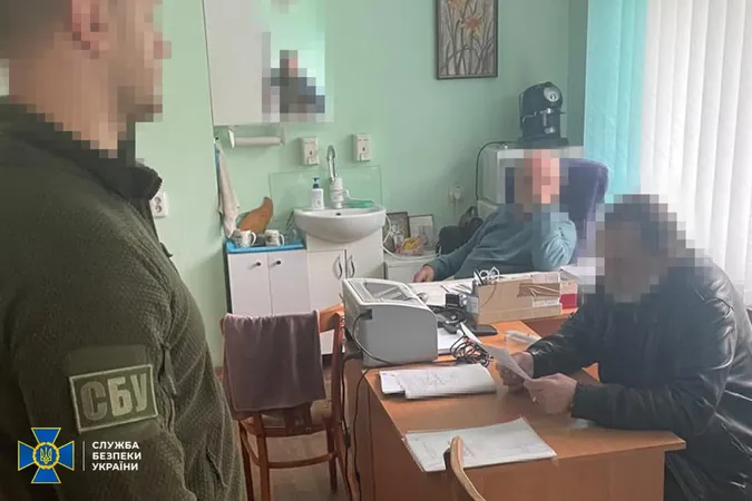 У Рівному викрили групу медиків, які «заробили» на ухилянтах понад 14 мільйонів (фото)