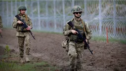 Мінні поля та непрохідні болота: що відбувається на кордоні з Білоруссю (фото)