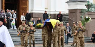 У Луцьку попрощались із Героєм Михайлом Слутяком (фото)