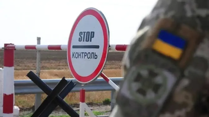 Уряд дозволив чоловікам віком від 18 до 22 років виїжджати за кордон: усі деталі