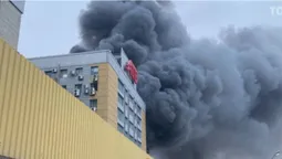 У Дніпрі горів центральний офіс АТБ (фото)
