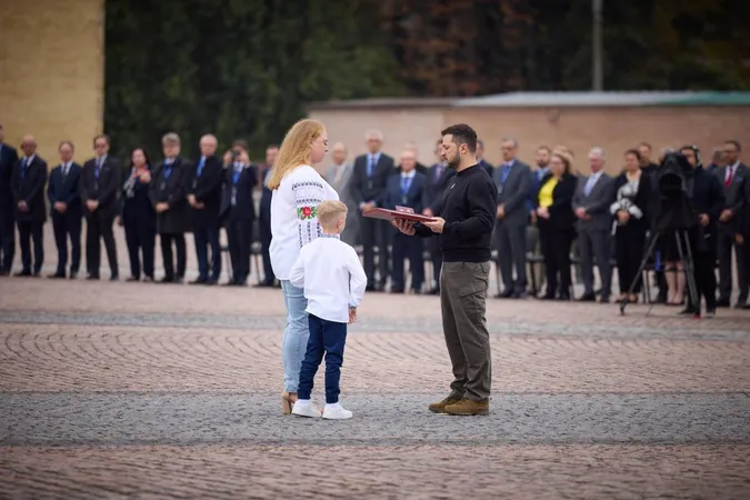 Зеленський вручив «Золоту Зірку» рідним Героя з Волині (фото)