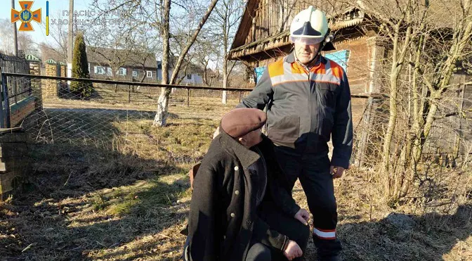 На Волині пожежник врятував життя 85-річному дідусю (фото)