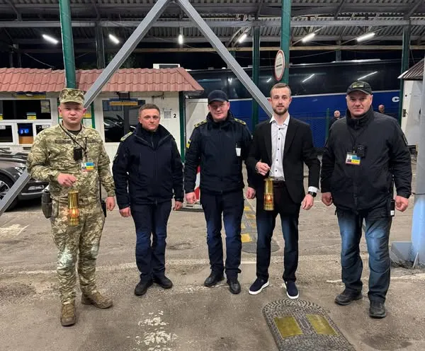 У Великодню ніч на Волині зустріли Благодатний вогонь (фото)