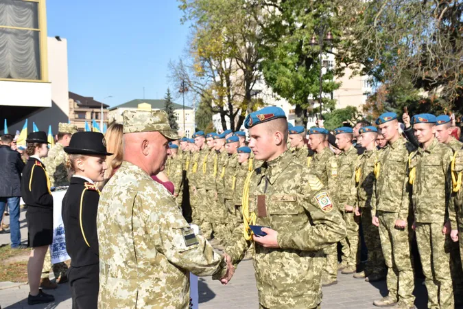 Зі зброєю і прийомами рукопашки: як приймали в Луцьку в ліцеїсти (ФОТО)