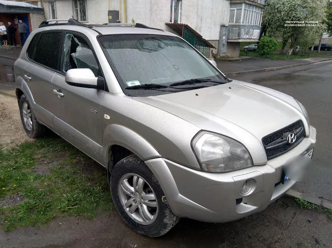 Вандали у Луцьку активно «трощать» автівки (фото)