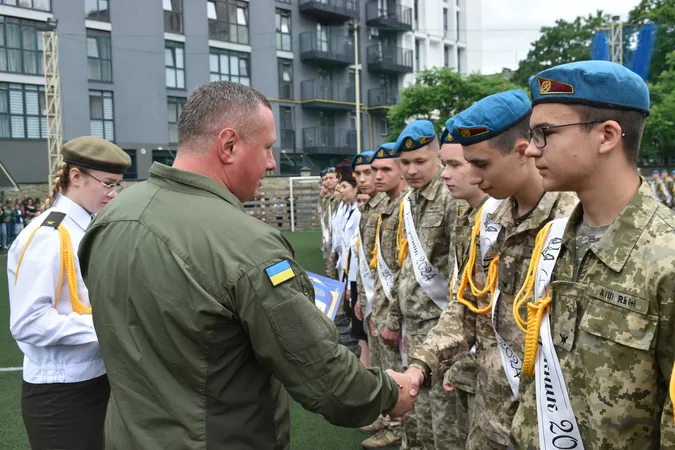 У Луцьку військовий ліцей випустив 330 юнаків та дівчат (фото)