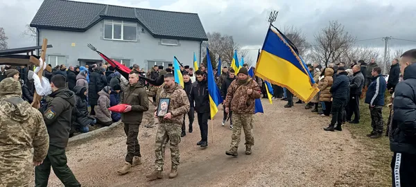 У Луцькому районі провели в Останню дорогу розвідника Романа Мигдаля