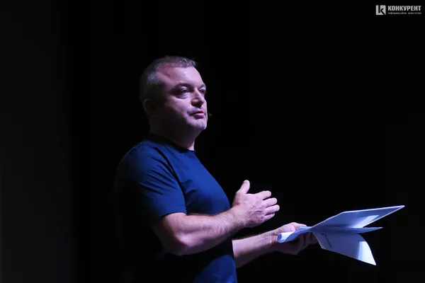 «Половину списку сформуєте ви»: Покровський веде лучан у владу (РЕПОРТАЖ)