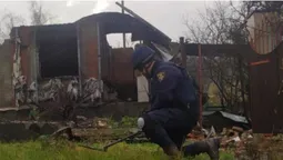 Волинські сапери розміновують «село-привид» на Донеччині (фото)
