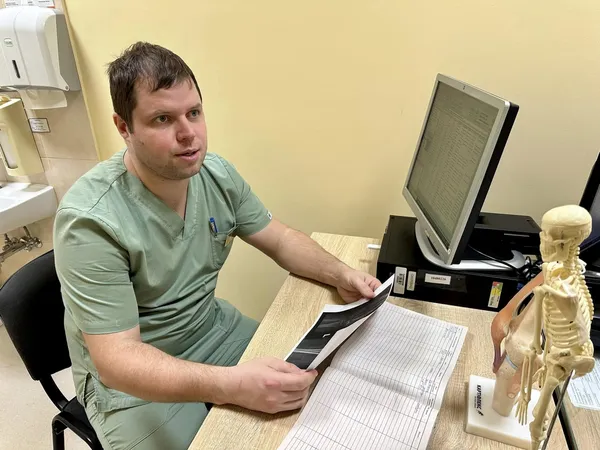 «Йшов, впав, прокинувся – гіпс»: скільки лучан потрапили до лікарні через ожеледицю