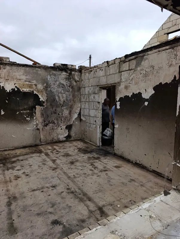 На Волині від удару блискавки згорів будинок медика «швидкої» (фото)