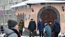 Дивіться вгору: у Луцьку бурулькова загроза (ФОТО)