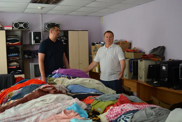 Влада та духовенство Волині відвідали дітей переселенців з подарунками (фото)