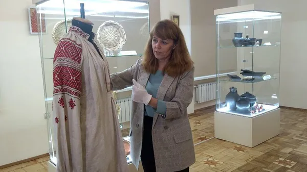 Волинська майстриня вишила візерунок на міжнародному рушнику єднання (фото, відео)