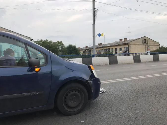 У Луцьку на проспекті Перемоги зіткнулися два автомобілі (фото)