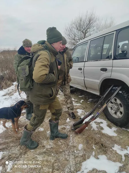 Волинські єгері відібрали рушницю у порушника. Ще одну – знайшли у лісі (фото)
