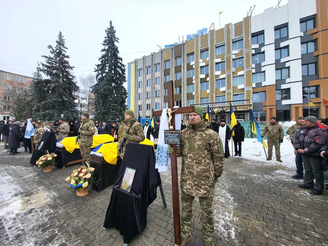 Ковель навколішки попрощався з Героями Миколою Сичем та Андрієм Вдовиченком, які два роки були зниклими безвісти