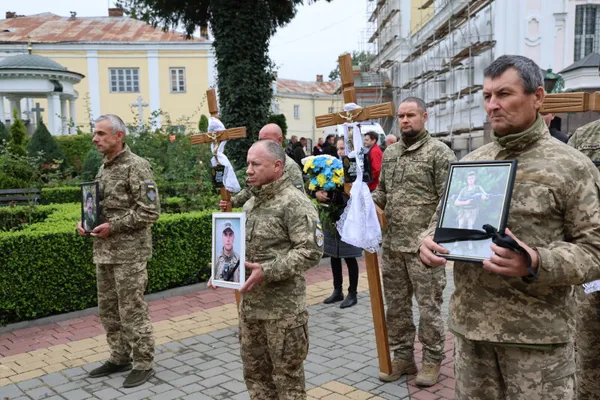У Луцьку Бориса Кулеша, Віталія Сардачука та Віталія Чубелюка провели в останню дорогу (фото)