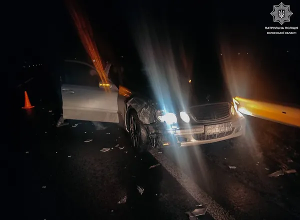 Під Луцьком вночі п'яний водій «не помітив» Mercedes (фото)