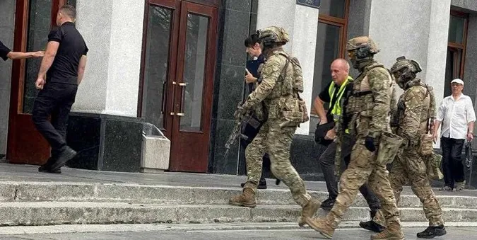 Корупція в ТЦК: у Тернополі «воєнкома» затримали просто під час засідання Ради оборони (фото)