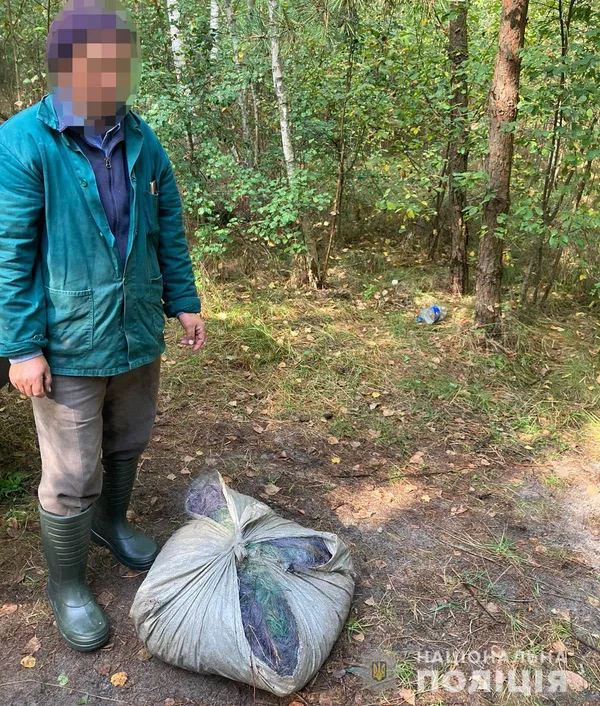 Тягав рибу сітками: на Світязі зловили браконьєра (фото)