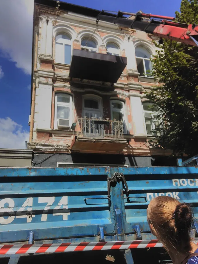 У центрі Луцька реставрують старий будинок (фото)
