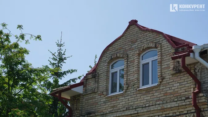 Літо на порозі: вулиця Братковського вабить тишею і квітами (фото)