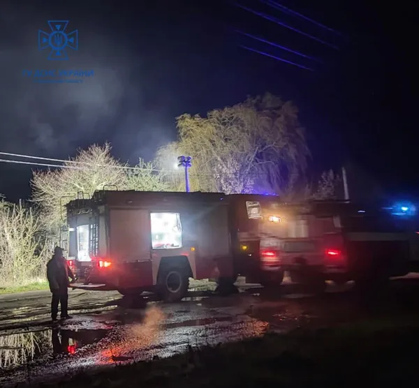 Був непритомний: на Волині з пожежі врятували чоловіка (фото, відео)
