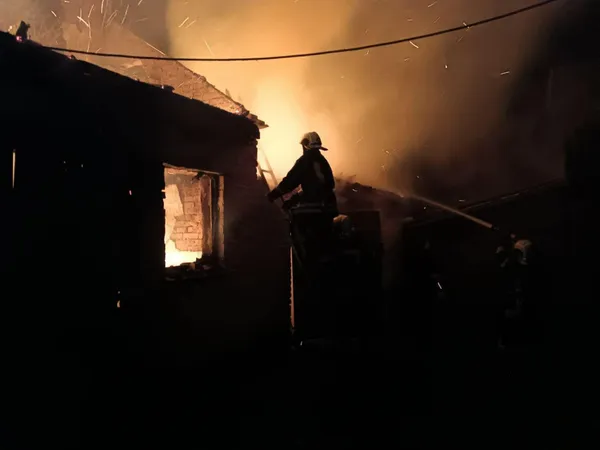 У Володимирському районі вночі горіла літня кухня (фото)