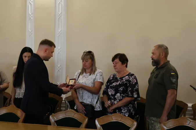 Родинам полеглих волинських захисників вручили «Комбатантський Хрест»