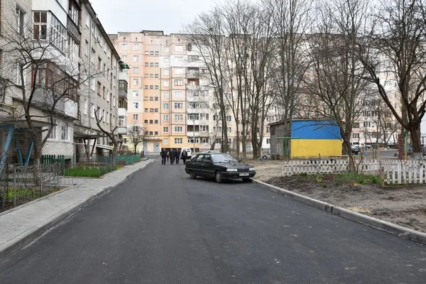 Як у Луцьку ремонтують прибудинкові території (фото)